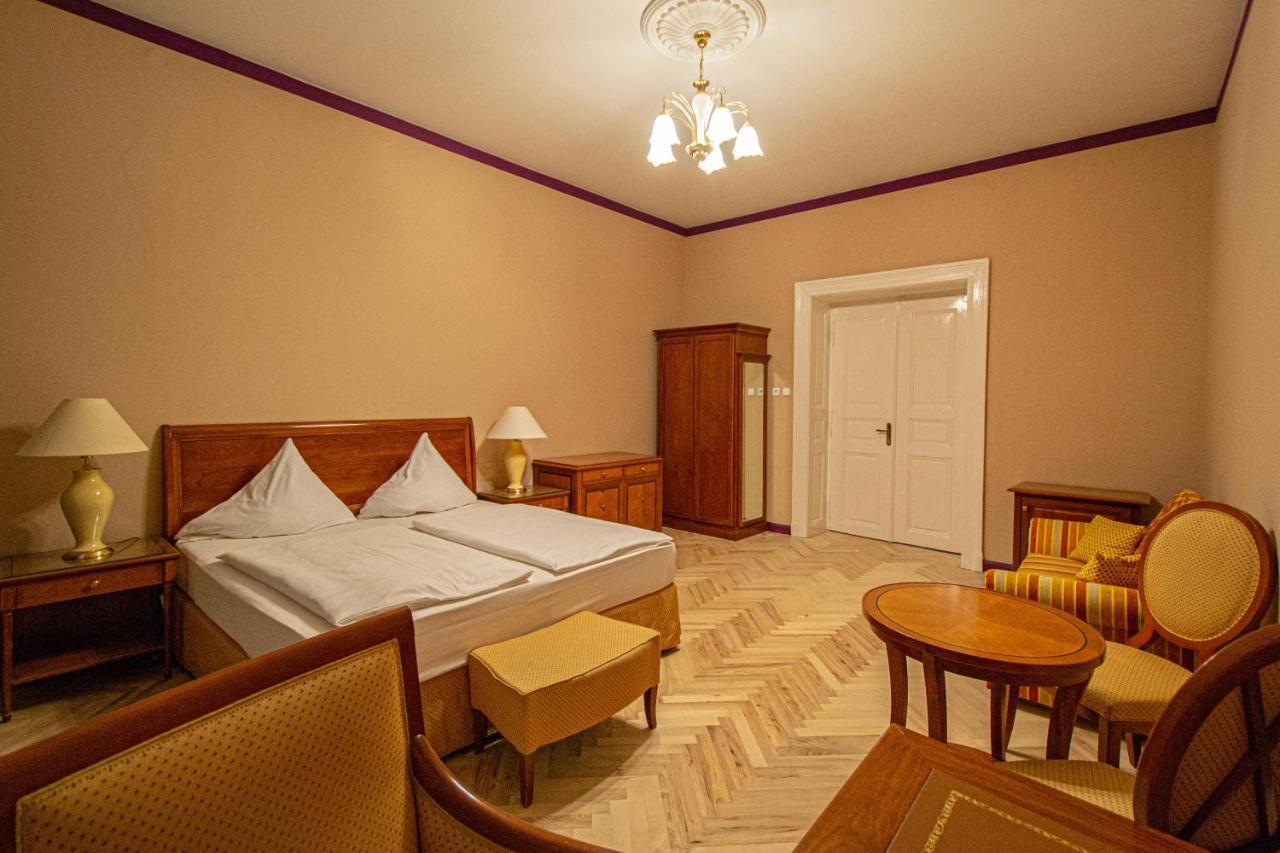 4 Bedrooms 130M2 Apartment At The Main City Square Praga Exterior foto