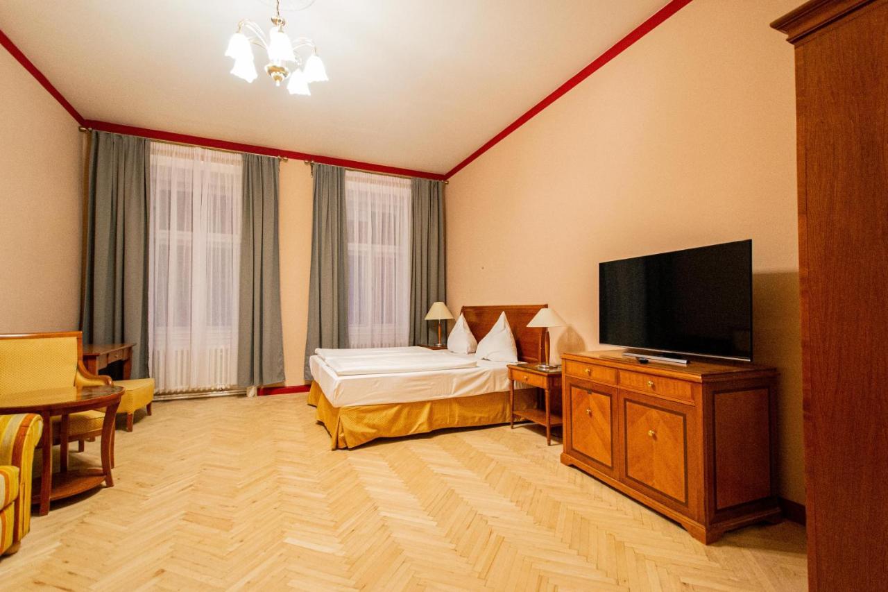 4 Bedrooms 130M2 Apartment At The Main City Square Praga Exterior foto