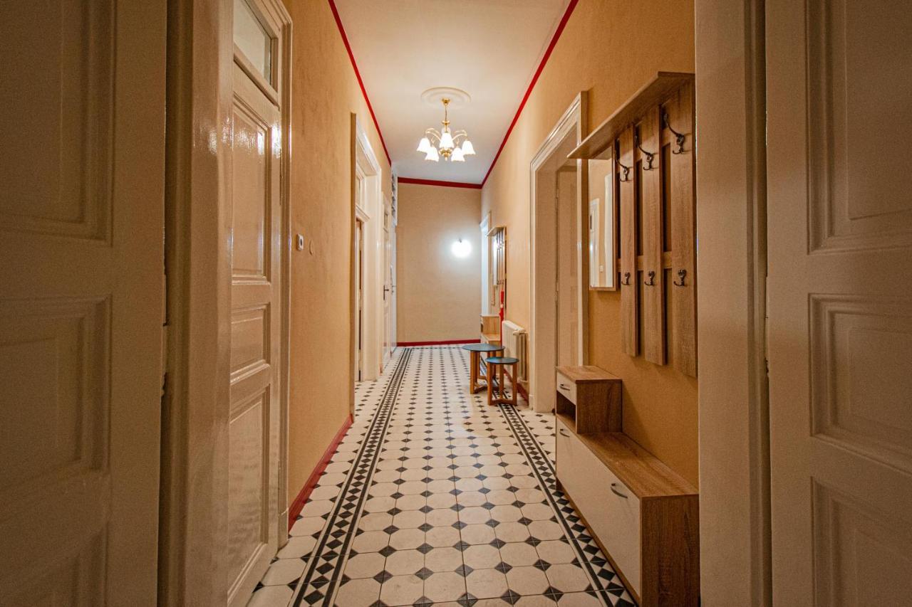 4 Bedrooms 130M2 Apartment At The Main City Square Praga Exterior foto